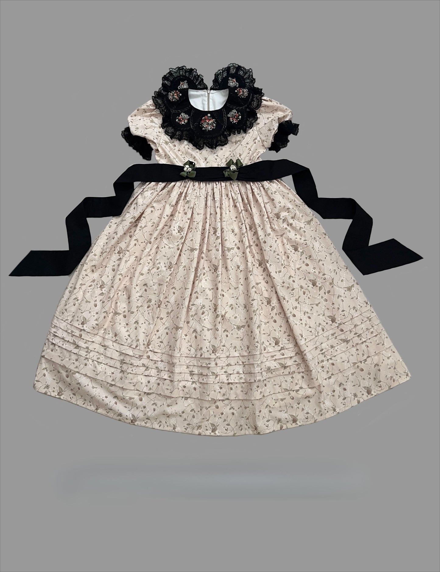 Vintage Garden Lolita Dress - Embroidered Floral Collar OP in Soft Green