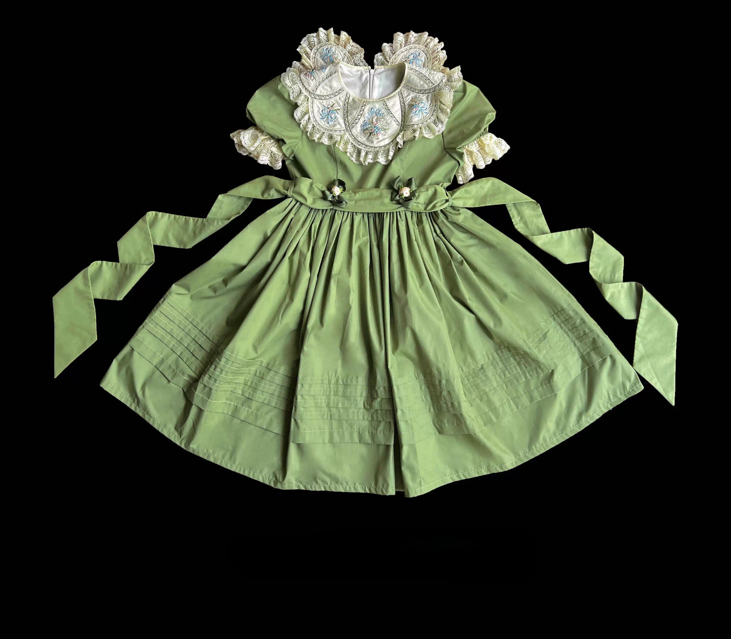 Vintage Garden Lolita Dress - Embroidered Floral Collar OP in Soft Green