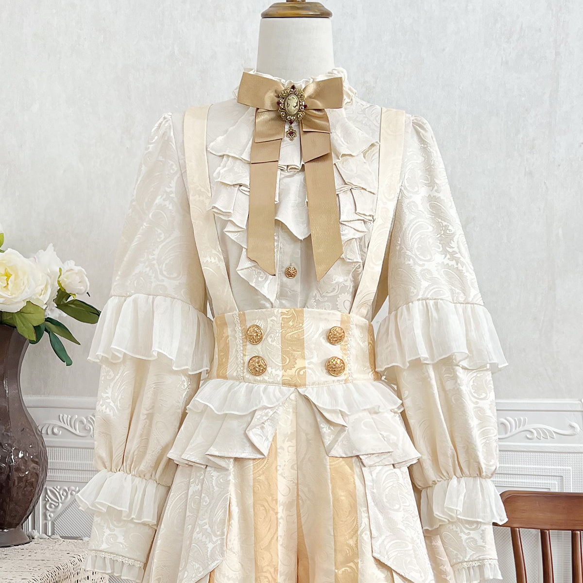 Regal Prince Lolita Ensemble: Cream and Gold Majesty for Themed Events