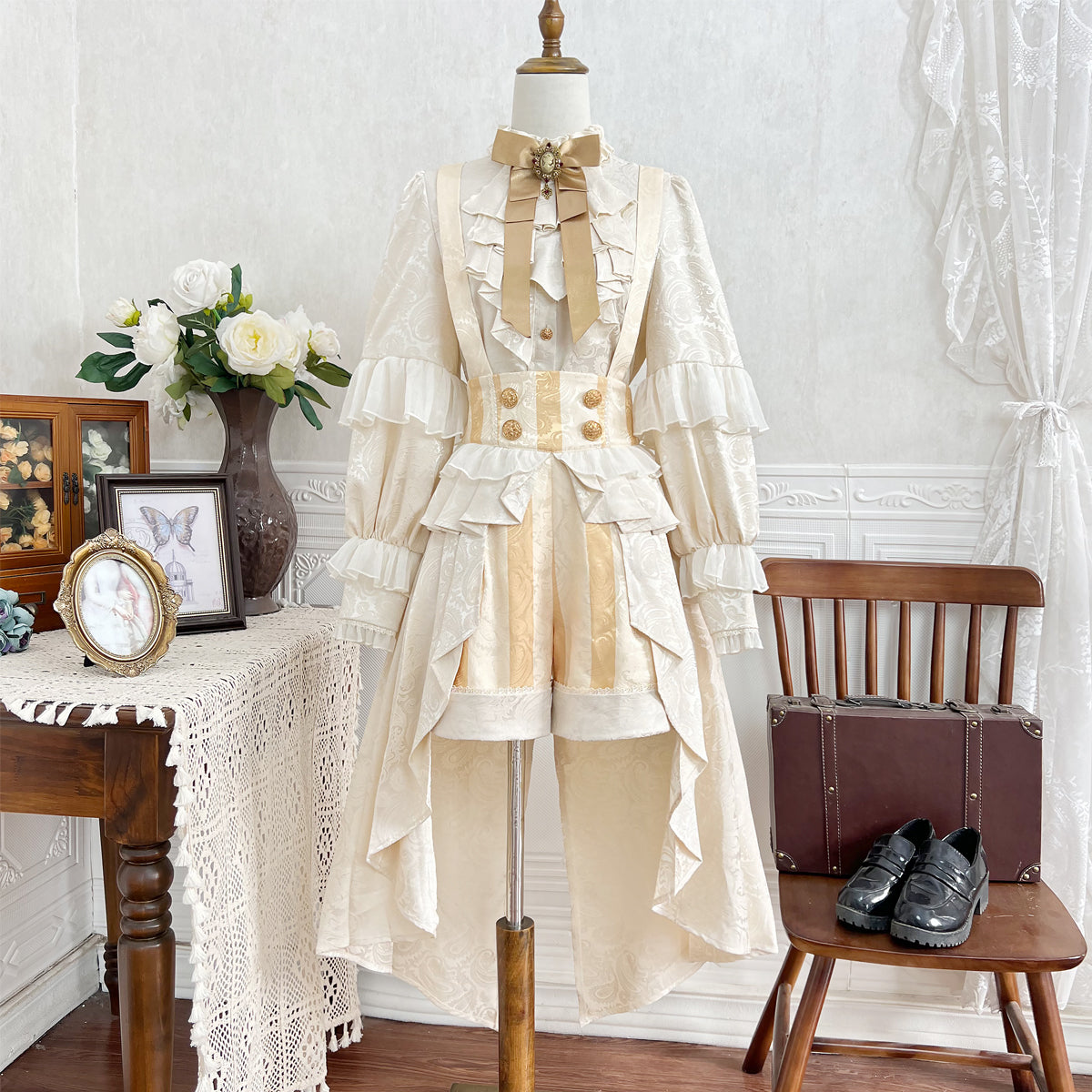 Regal Prince Lolita Ensemble: Cream and Gold Majesty for Themed Events