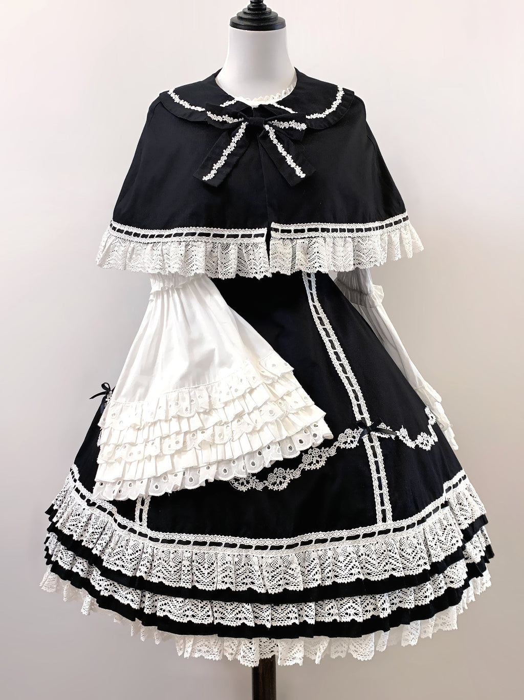 Elegant Black and White Lolita JSK with Detachable Apron