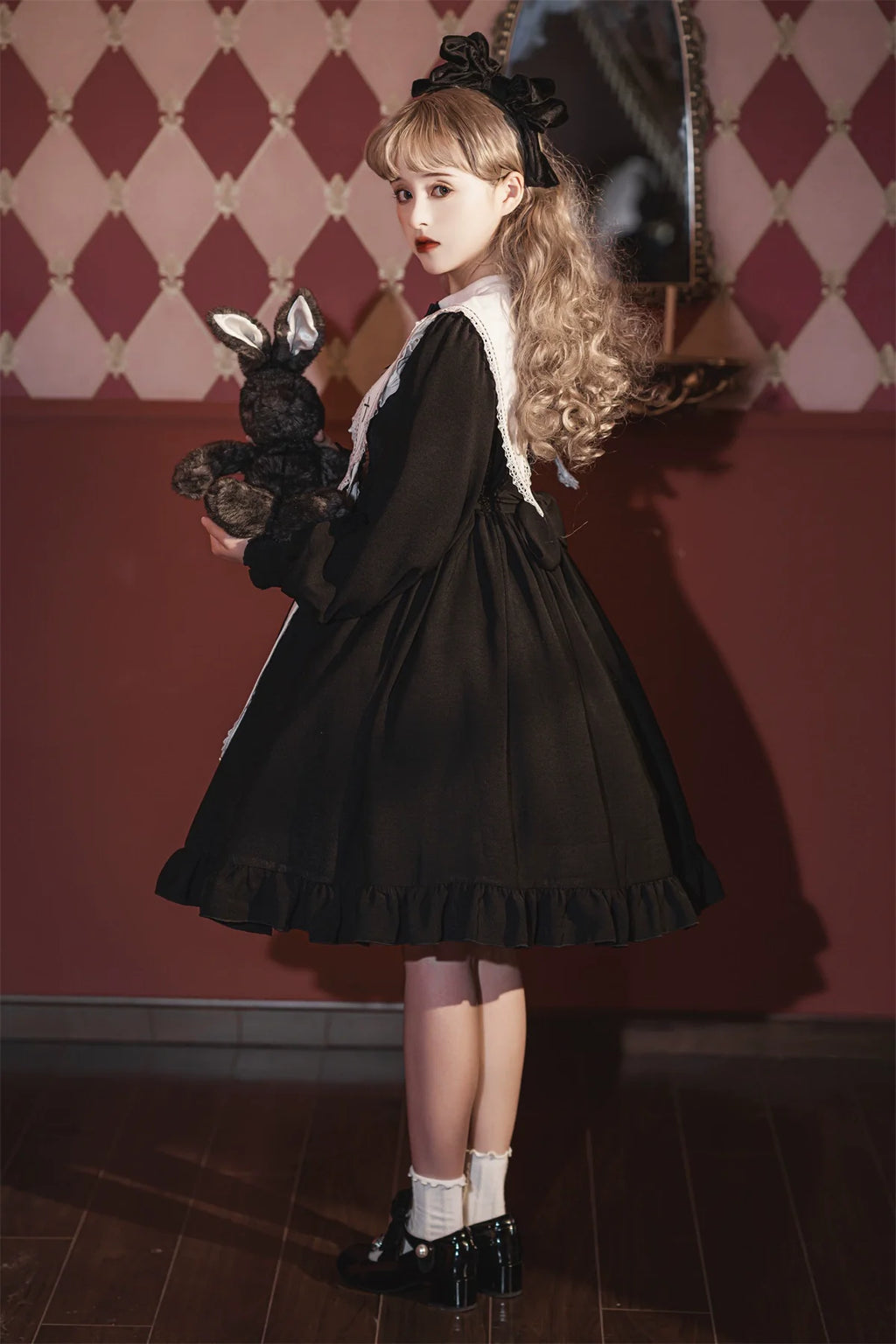 Long-sleeved Lolita princess dress, black, gothic and classical style, suitable for daily wear and Halloween.