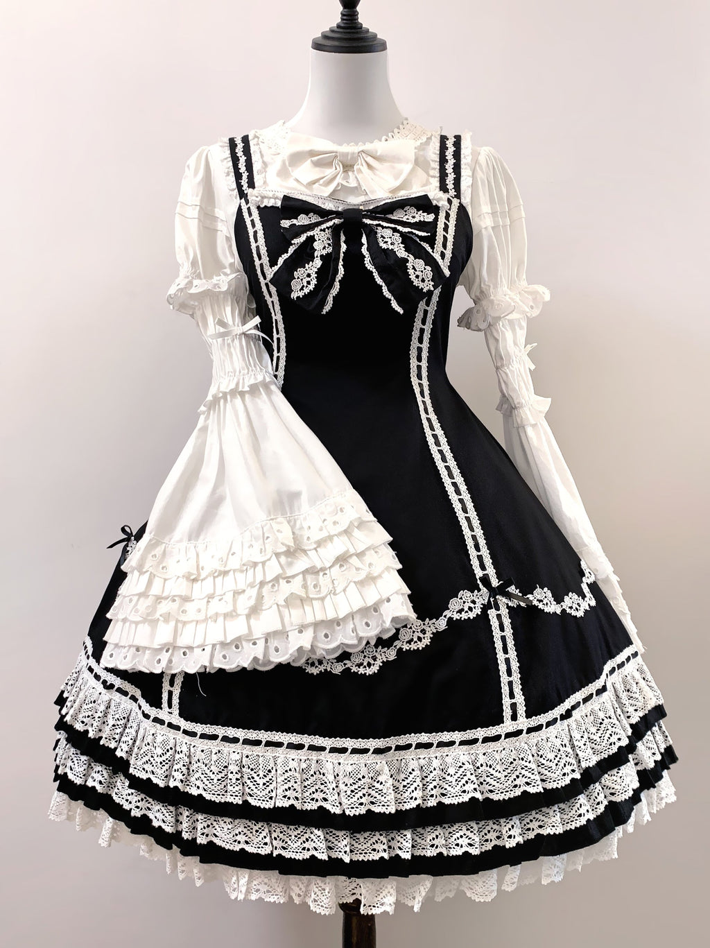 Elegant Black and White Lolita JSK with Detachable Apron
