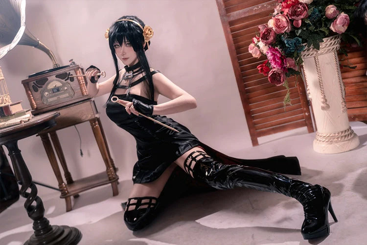 Gothic Contrast Lolita Shorts – High-Waisted Vinyl Cutout Ensemble with Crimson Satin Train & Cosplay-Ready Details