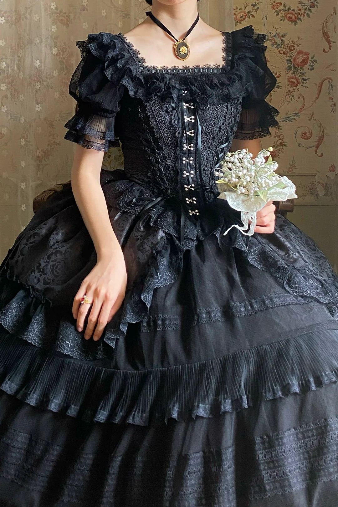 The matching single item of the fishbone bra and the curtain lift skirt Lolita skirt