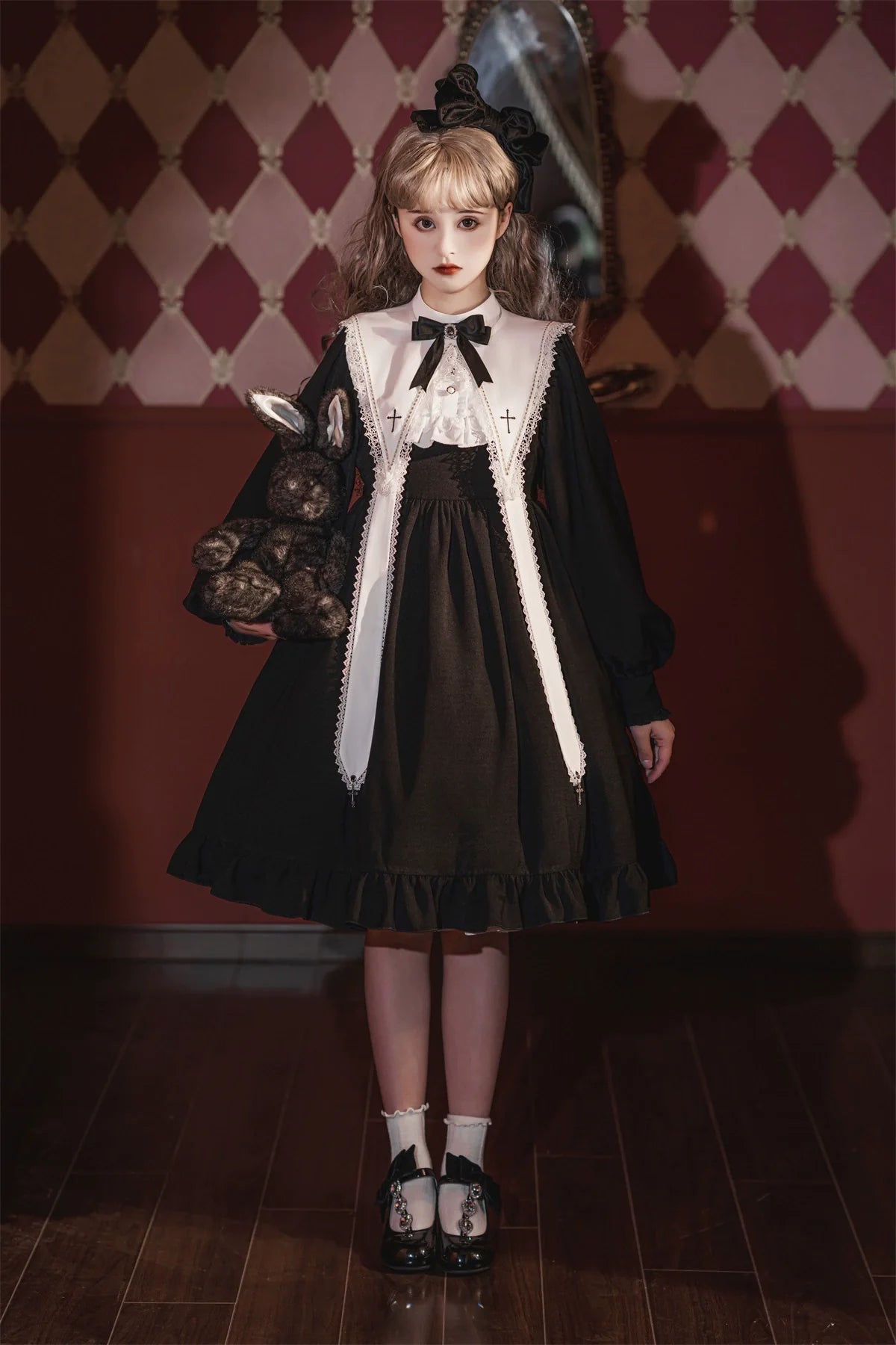 Long-sleeved Lolita princess dress, black, gothic and classical style, suitable for daily wear and Halloween.