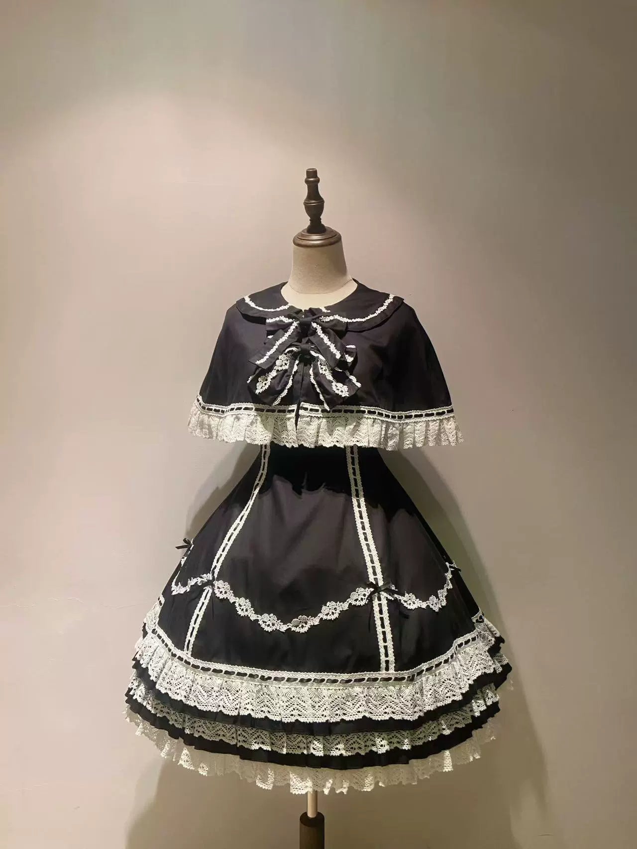 Elegant Black and White Lolita JSK with Detachable Apron