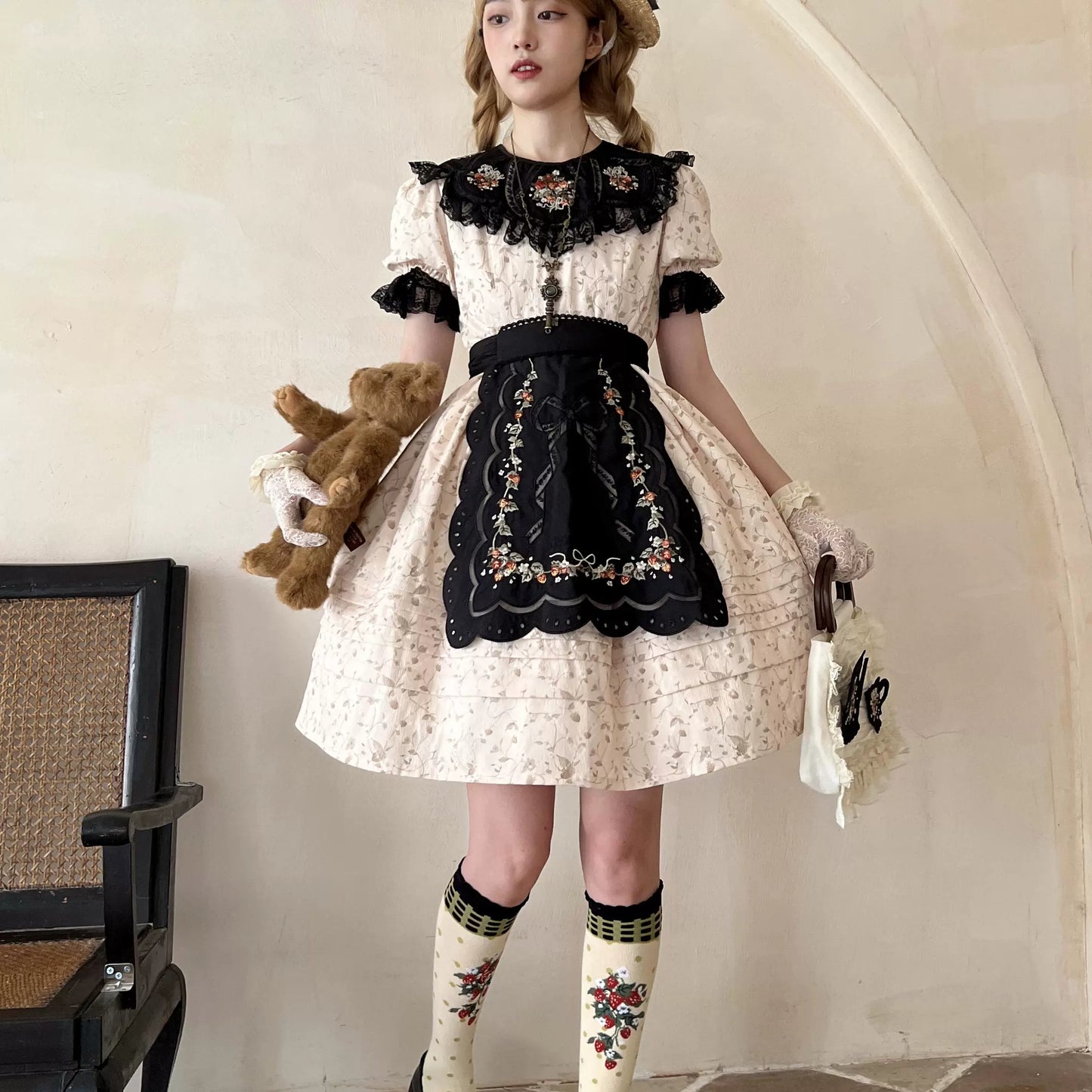 Vintage Garden Lolita Dress - Embroidered Floral Collar OP in Soft Green