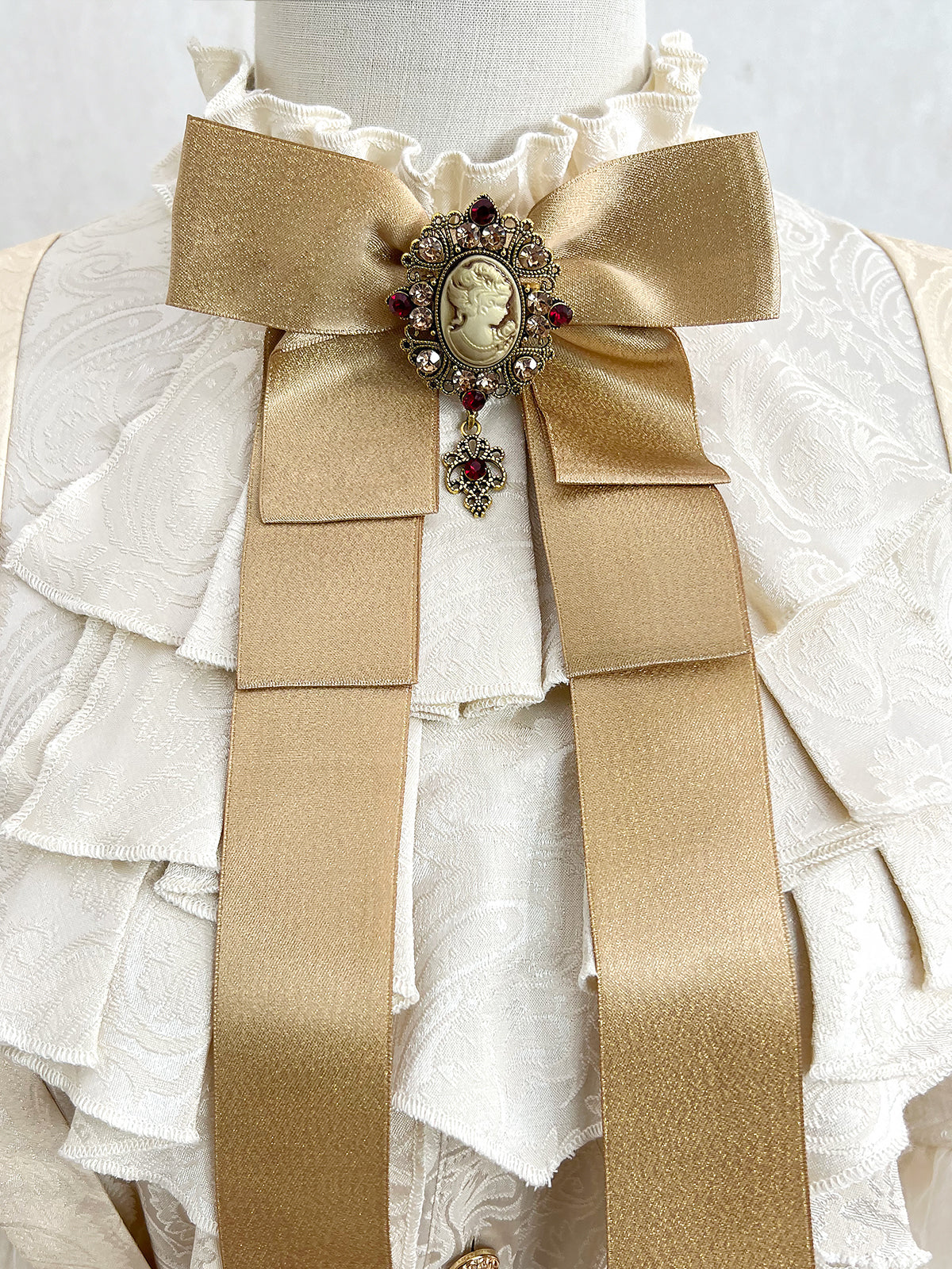 Regal Prince Lolita Ensemble: Cream and Gold Majesty for Themed Events