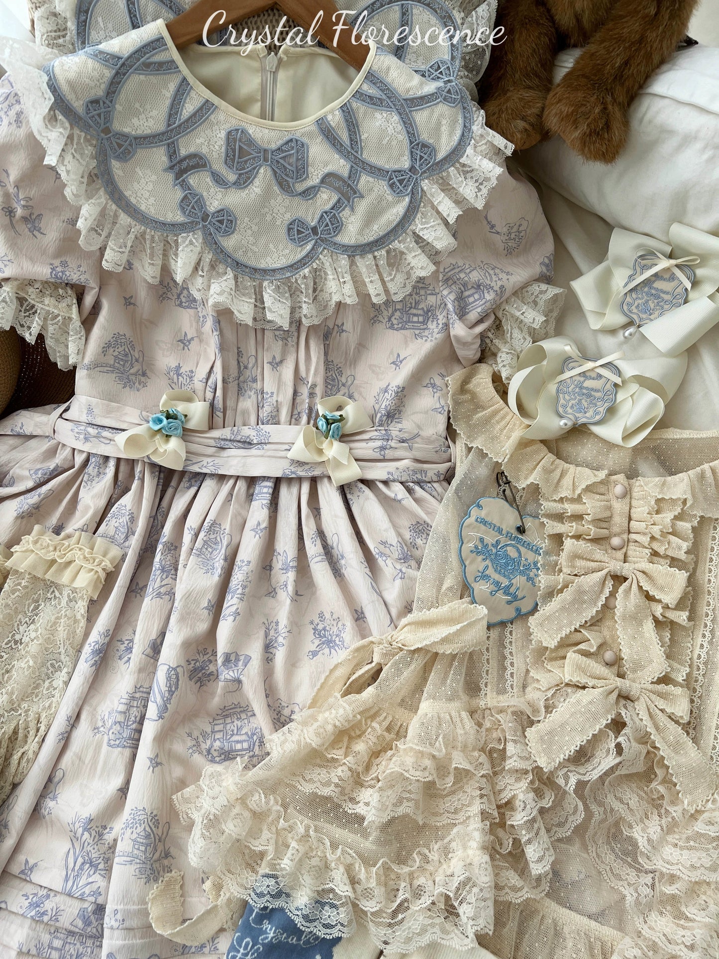 Vintage Garden Lolita Dress - Embroidered Floral Collar OP in Soft Green