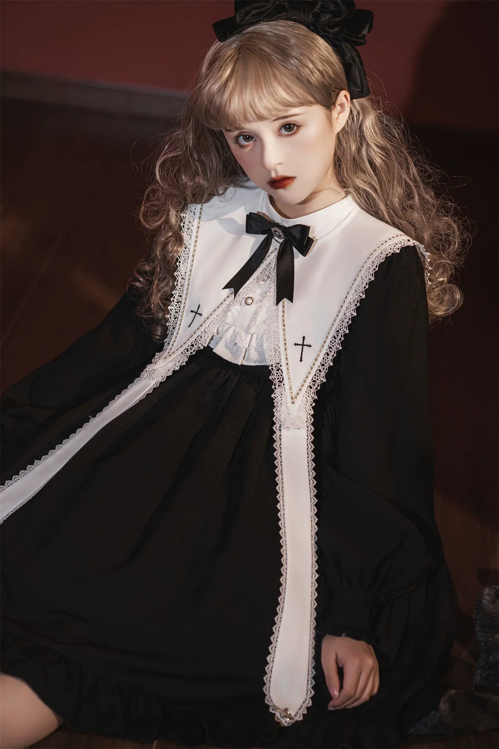 Long-sleeved Lolita princess dress, black, gothic and classical style, suitable for daily wear and Halloween.