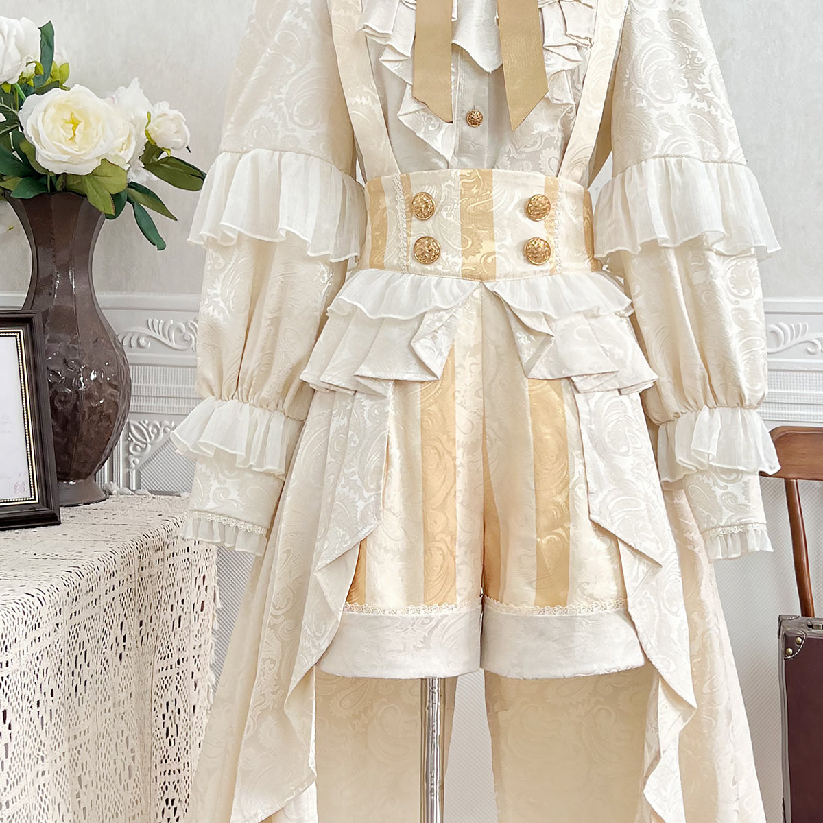 Regal Prince Lolita Ensemble: Cream and Gold Majesty for Themed Events