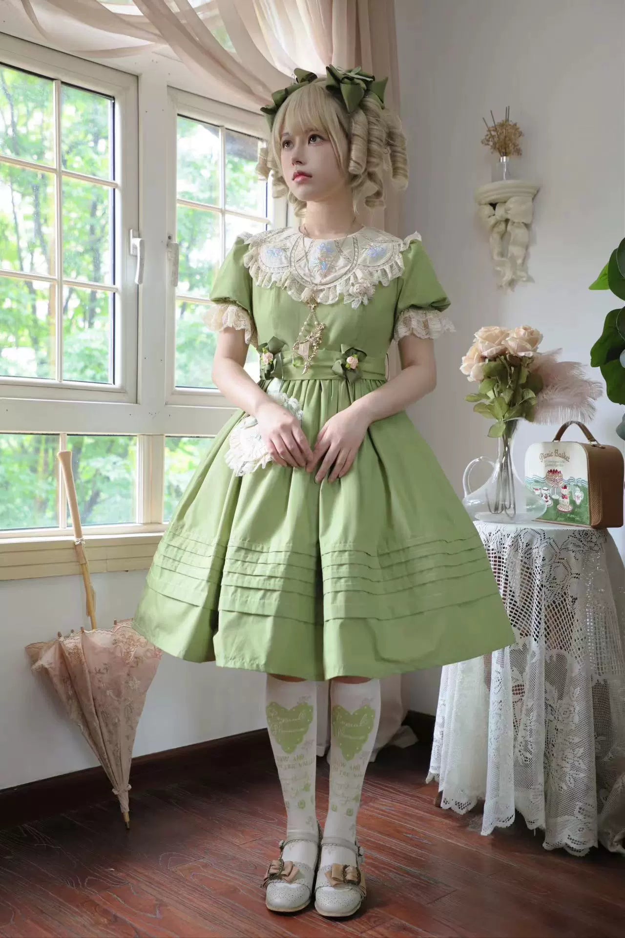 Vintage Garden Lolita Dress - Embroidered Floral Collar OP in Soft Green