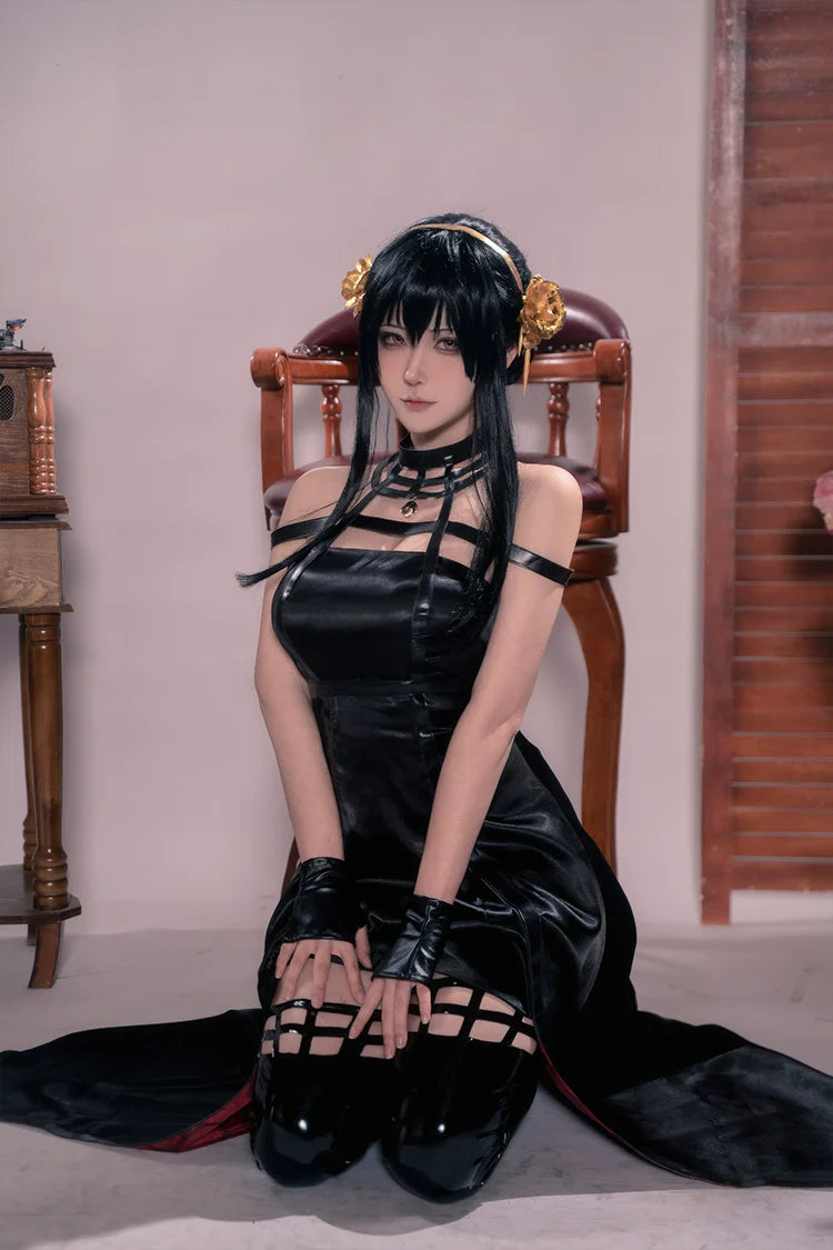 Gothic Contrast Lolita Shorts – High-Waisted Vinyl Cutout Ensemble with Crimson Satin Train & Cosplay-Ready Details