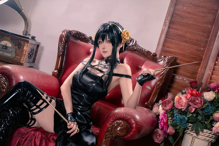 Gothic Contrast Lolita Shorts – High-Waisted Vinyl Cutout Ensemble with Crimson Satin Train & Cosplay-Ready Details