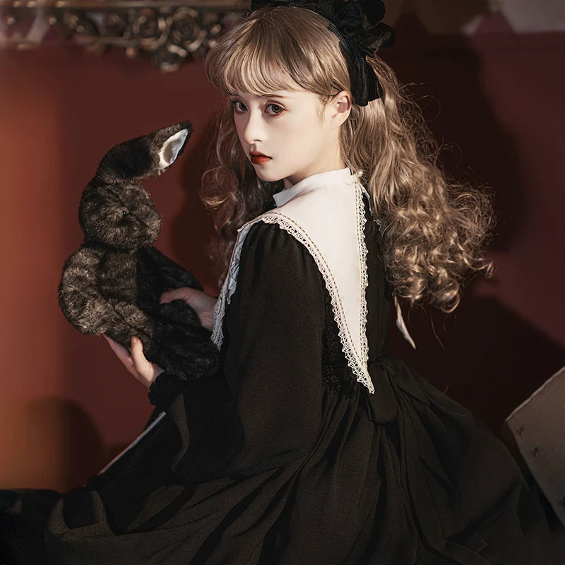 Long-sleeved Lolita princess dress, black, gothic and classical style, suitable for daily wear and Halloween.