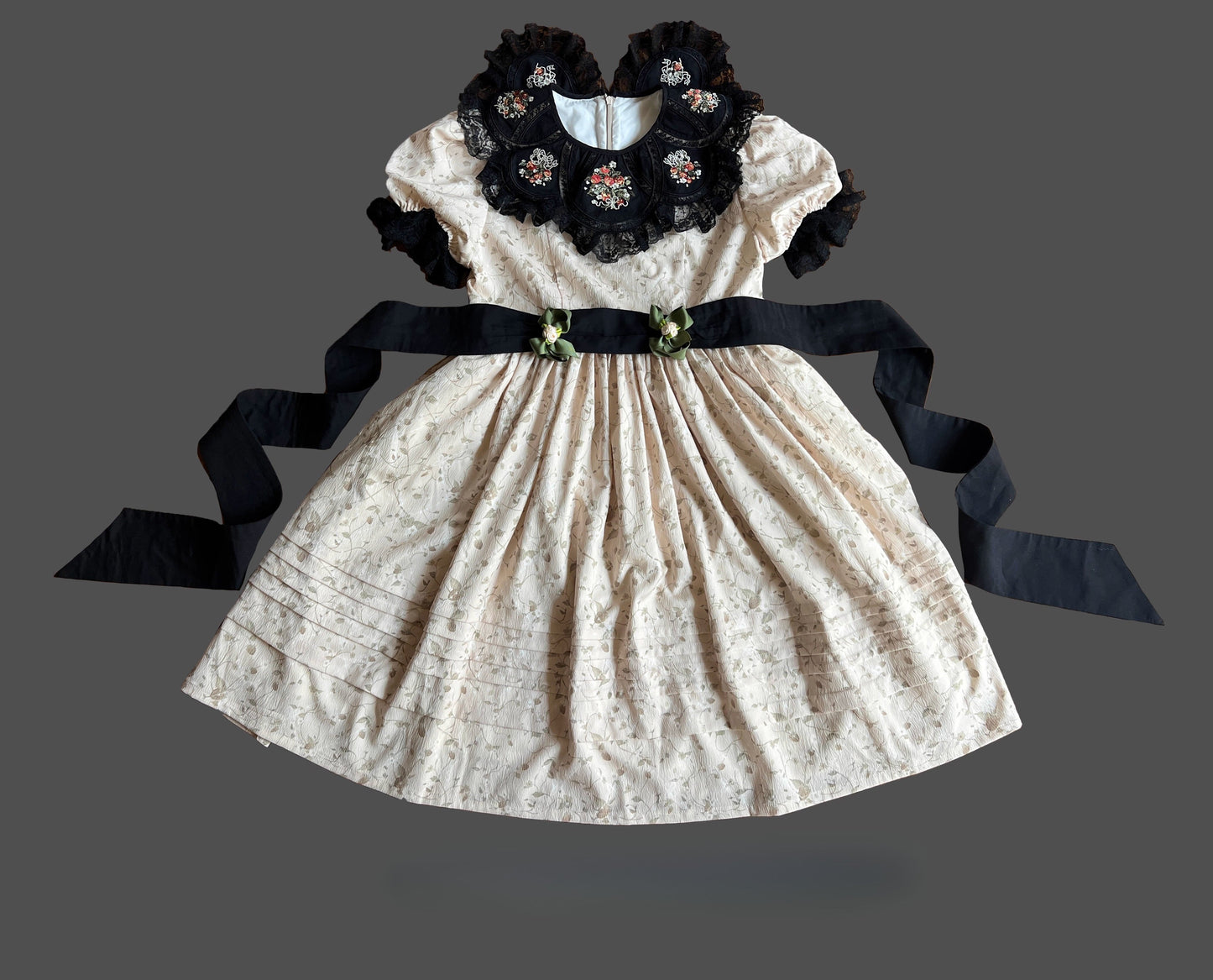 Vintage Garden Lolita Dress - Embroidered Floral Collar OP in Soft Green